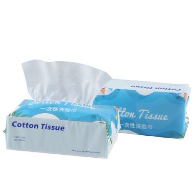 Les passages à sec d'un chiffon jetables mous libres chimiques d'Unscented font face au tissu propre