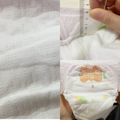 Doux écologiques adaptés tirent vers le haut la couche-culotte jetable de bébé de pantalon