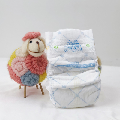 Un ODM confortable mou d'OEM de couches-culottes de bébé de catégorie adapté aux besoins du client