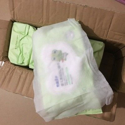 La coutume humide de chiffons de bébé organique de peau sensible de style de bande dessinée a emballé 1 à 100pc