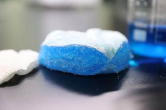 La couche-culotte jetable non tissée de bébé halète l'anti fuite respirable molle