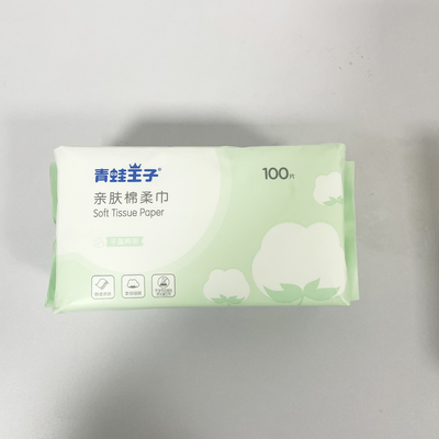 Visage nettoyant les passages à sec d'un chiffon non tissés de tissu humide de soins de la peau pour des bébés