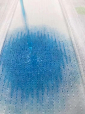 Le joli bébé fortement absorbant halète la prime écologique de couche-culotte