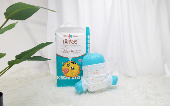 Un ODM confortable mou d'OEM de couches-culottes de bébé de catégorie adapté aux besoins du client