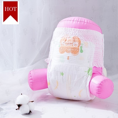 Le joli bébé fortement absorbant halète la prime écologique de couche-culotte