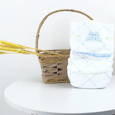Absorptivité de emballage d'Unisoft de couches de couches-culottes de bébé petite excellente jetable