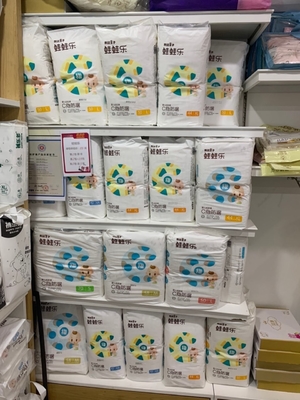 Anti fuite de première catégorie de cadeau de couche-culotte jetable libre économique de bébé