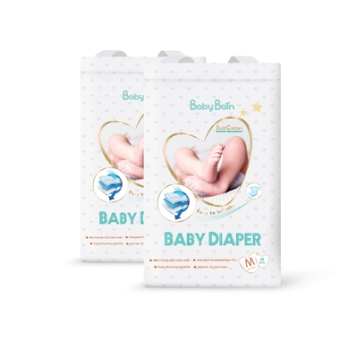 L'OEM a adapté la couche-culotte aux besoins du client jetable de bébé d'absorption superbe de forme de bande direcly de l'usine de fabricant