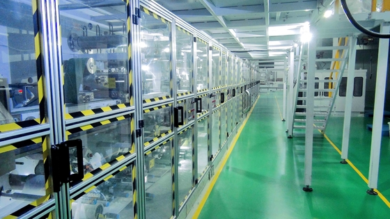 L'OEM a adapté la couche-culotte aux besoins du client jetable de bébé d'absorption superbe de forme de bande direcly de l'usine de fabricant