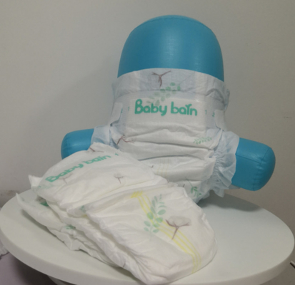 Le pantalon superbe confortable mou écologique de bébé de formation d'absorption de nature tire vers le haut