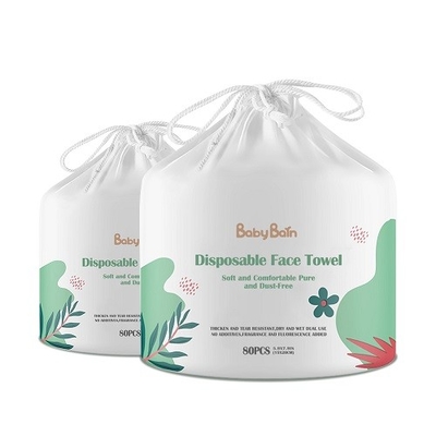 Les passages à sec d'un chiffon jetables de papier hygiénique ont adapté Logo Acceptable aux besoins du client