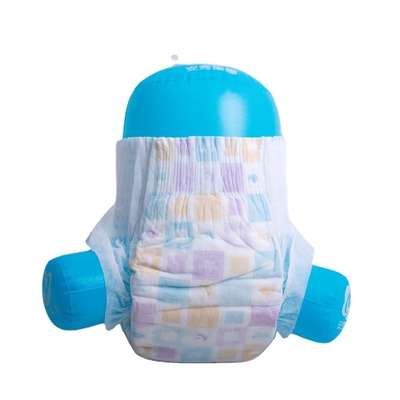 Le bébé jetable tirent vers le haut le pantalon de couche-culotte sèchent les couches extérieures et confortables